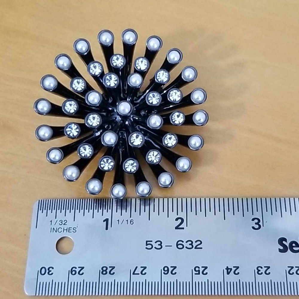 Lia Sophia broach